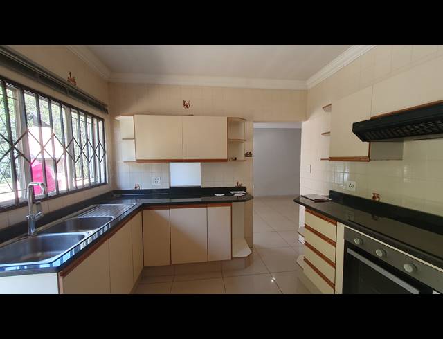 3 BEDROOM FREEHOLD FOR SALE IN BRACKENDOWNS